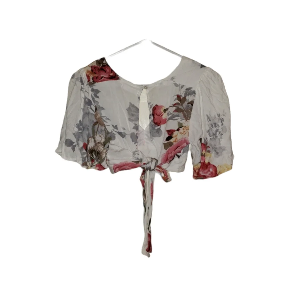 Forever 21 Floral Crop Top - Picture 2 of 3